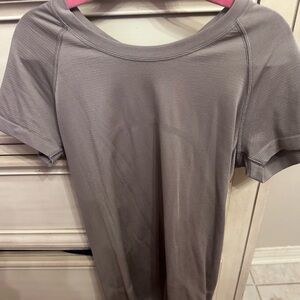 Lululemon shirt size 4